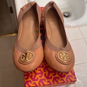 TORY BURCH , SIZE 7.5 ,color makeup 216